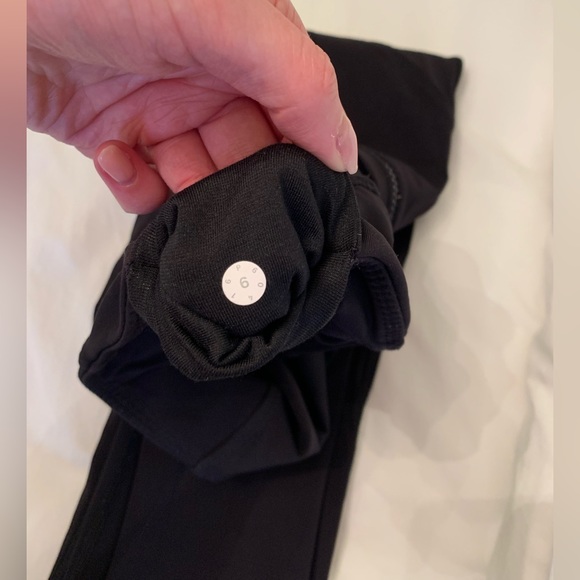 Lululemon leggings with pockets and reflective strips - Picture 2 of 4